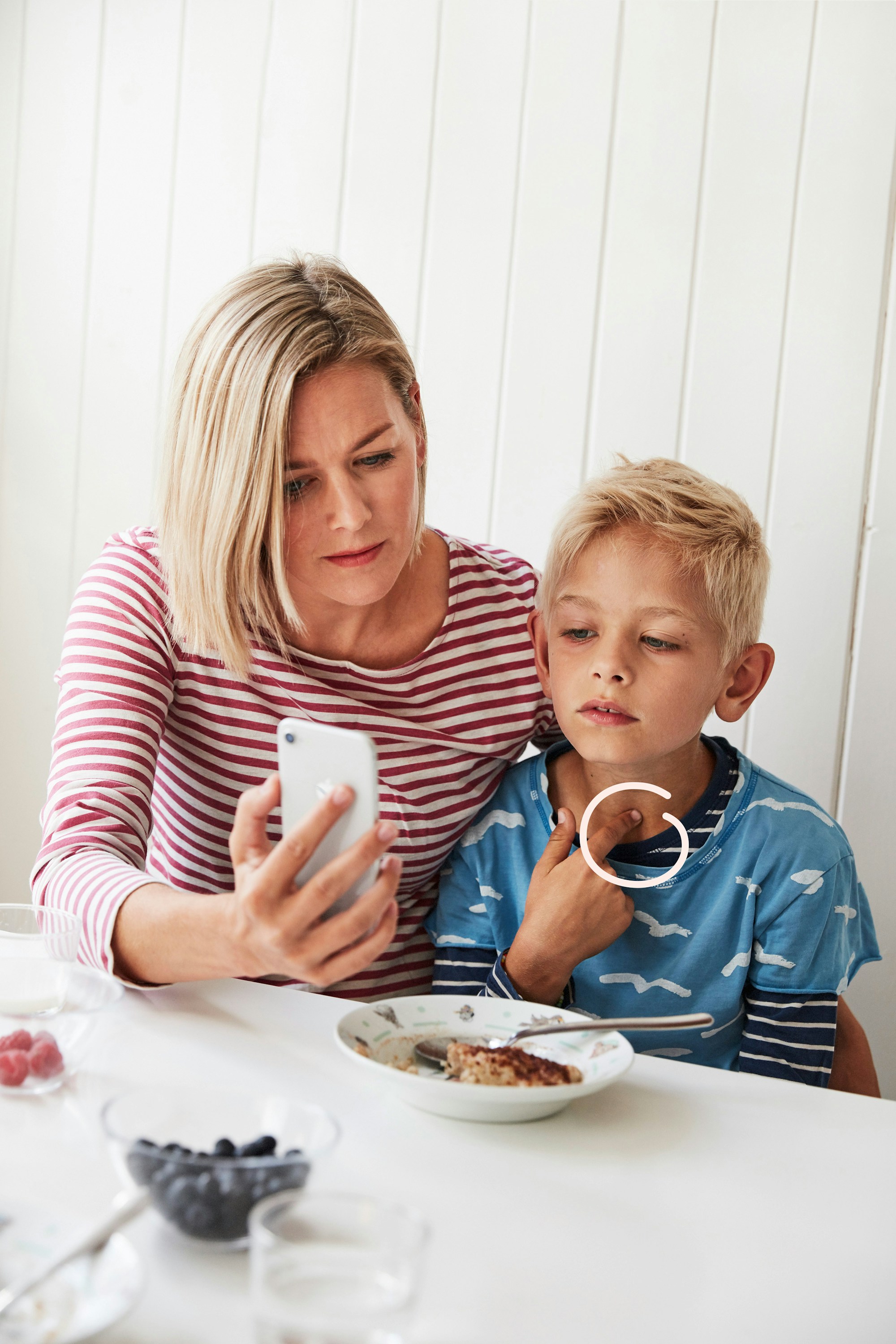 Mor tar legetime på nett